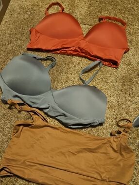 Victoria's Secret Padded Seamless Bralettes And Lounge Bra